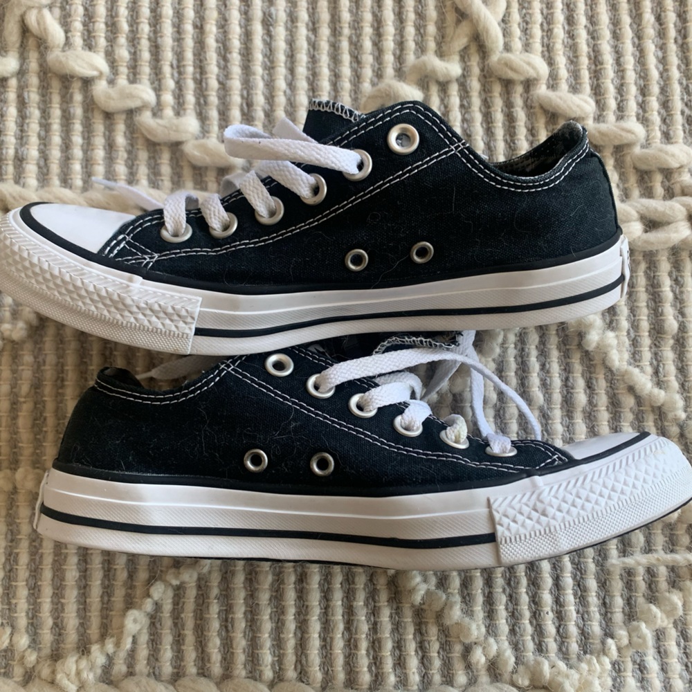 Converse shoes size 7.5